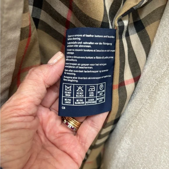 BURBERRYS Vintage Classic Tan Trench Coat- 8 Long - Picture 4 of 17